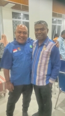 Kasubag. Admin & Personalia pose bersama Bapak Nesto Salmau,ST (Anggota Fraksi Demokrat) Komsis II